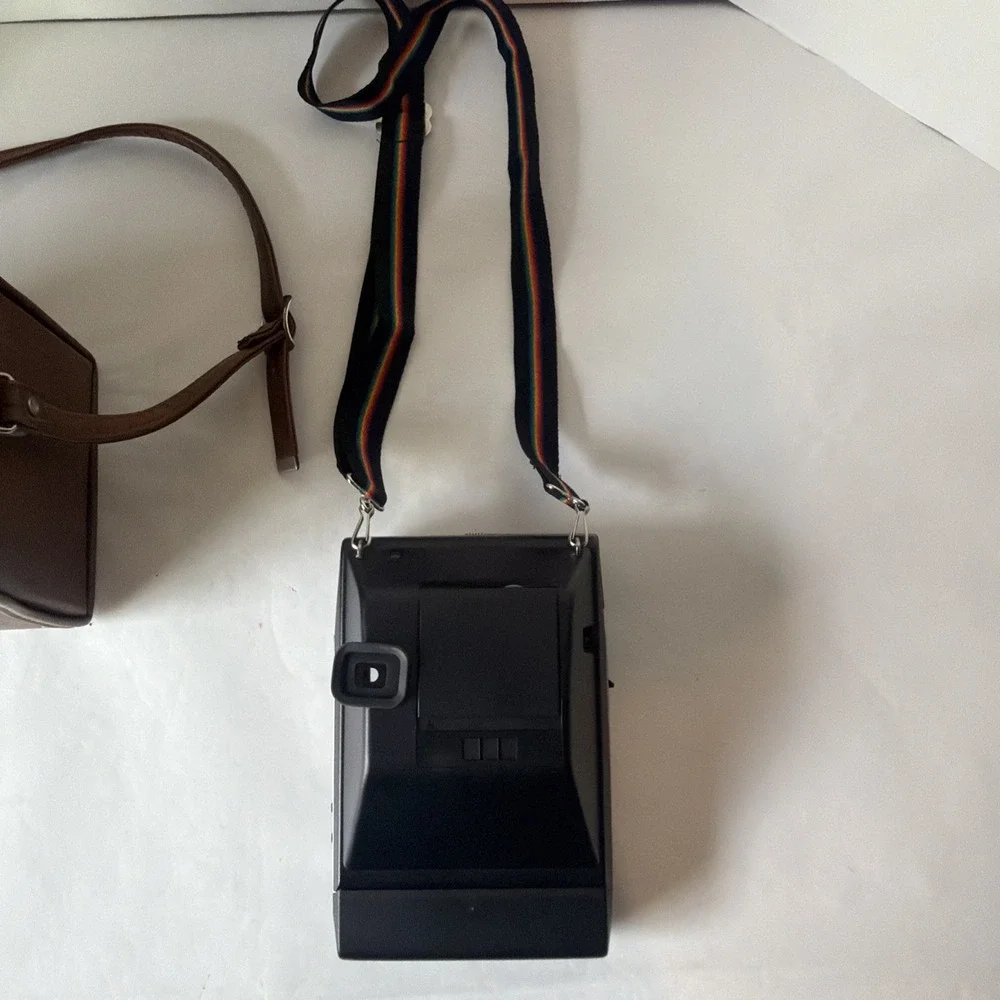 Vintage Kodak Colorburst 250 Electronic Flash Instant Camera w/Strap Pre-Owned.